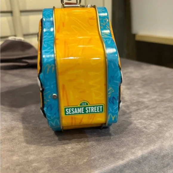 2005 Vintage Sesame Street Colorful School Bus Toy Vintage Lunch Box - Picture 3 of 5